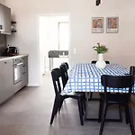 Premium 2-level On Rhine, Great Location *