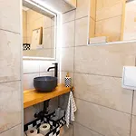 Premium 2-level On Rhine, Great Location Apartment *