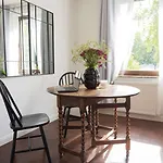 Premium 2-level On Rhine, Great Location Duisburg