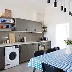 Premium 2-level On Rhine, Great Location Apartment