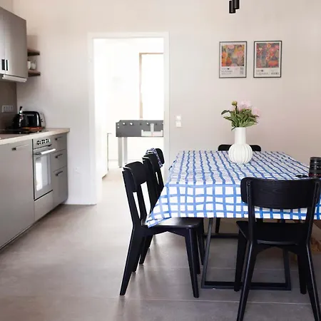 Premium 2-level On Rhine, Great Location *