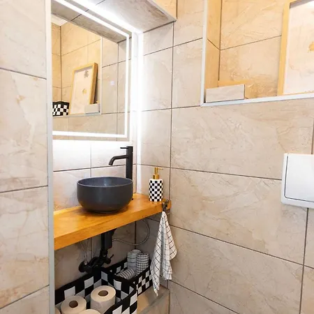 Premium 2-level On Rhine, Great Location شقة *