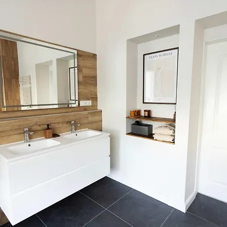 Premium 2-level On Rhine, Great Location Duisburg