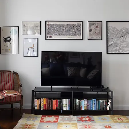 Premium 2-level On Rhine, Great Location شقة