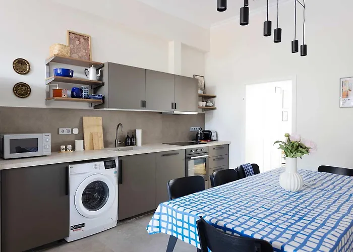 Premium 2-level On Rhine, Great Location Appartement