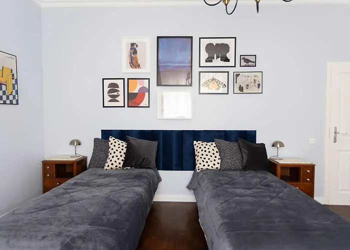 Premium 2-level On Rhine, Great Location Appartement